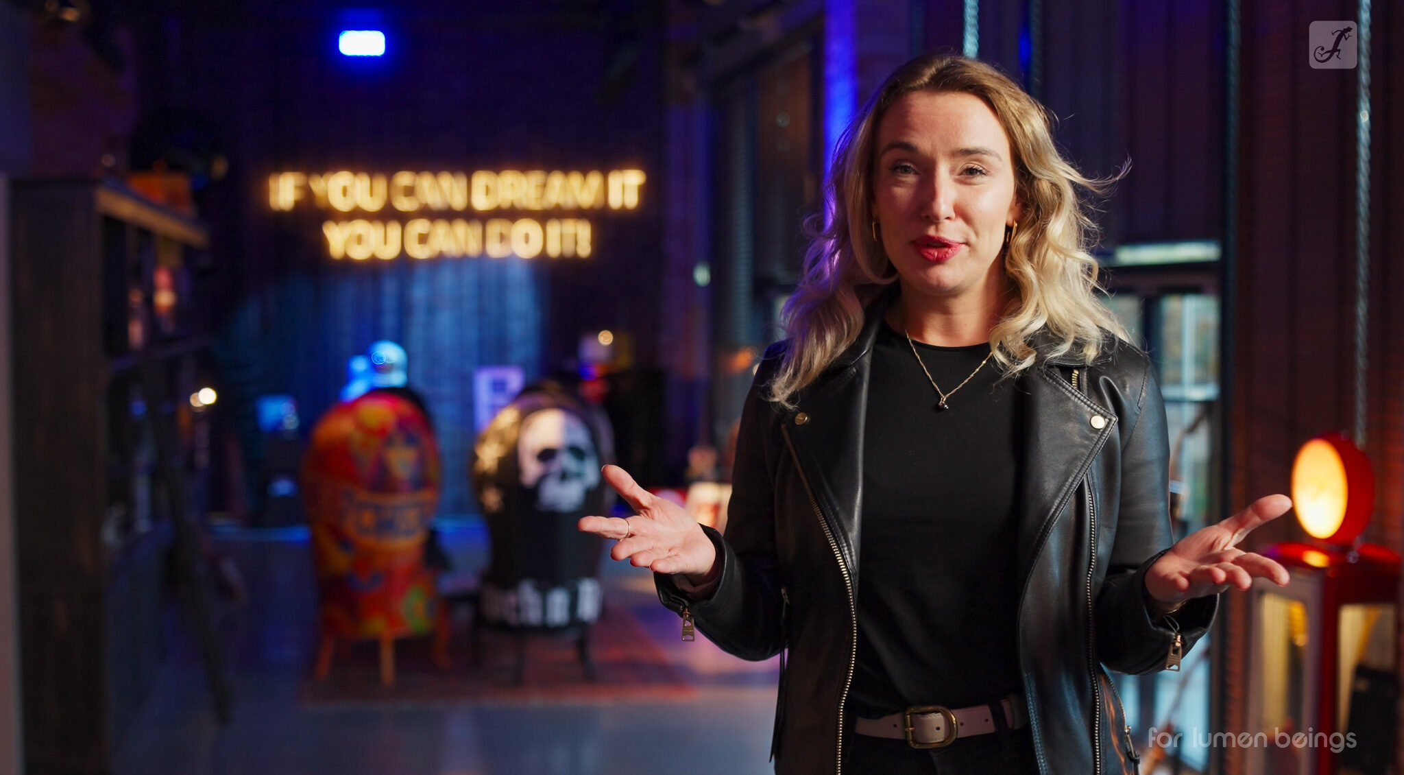 Werbe- & Produktvideo: 4kFactory fängt die Keynote-Sprecherin für die neue Cameo ZENIT W600 G2 Serie ein.