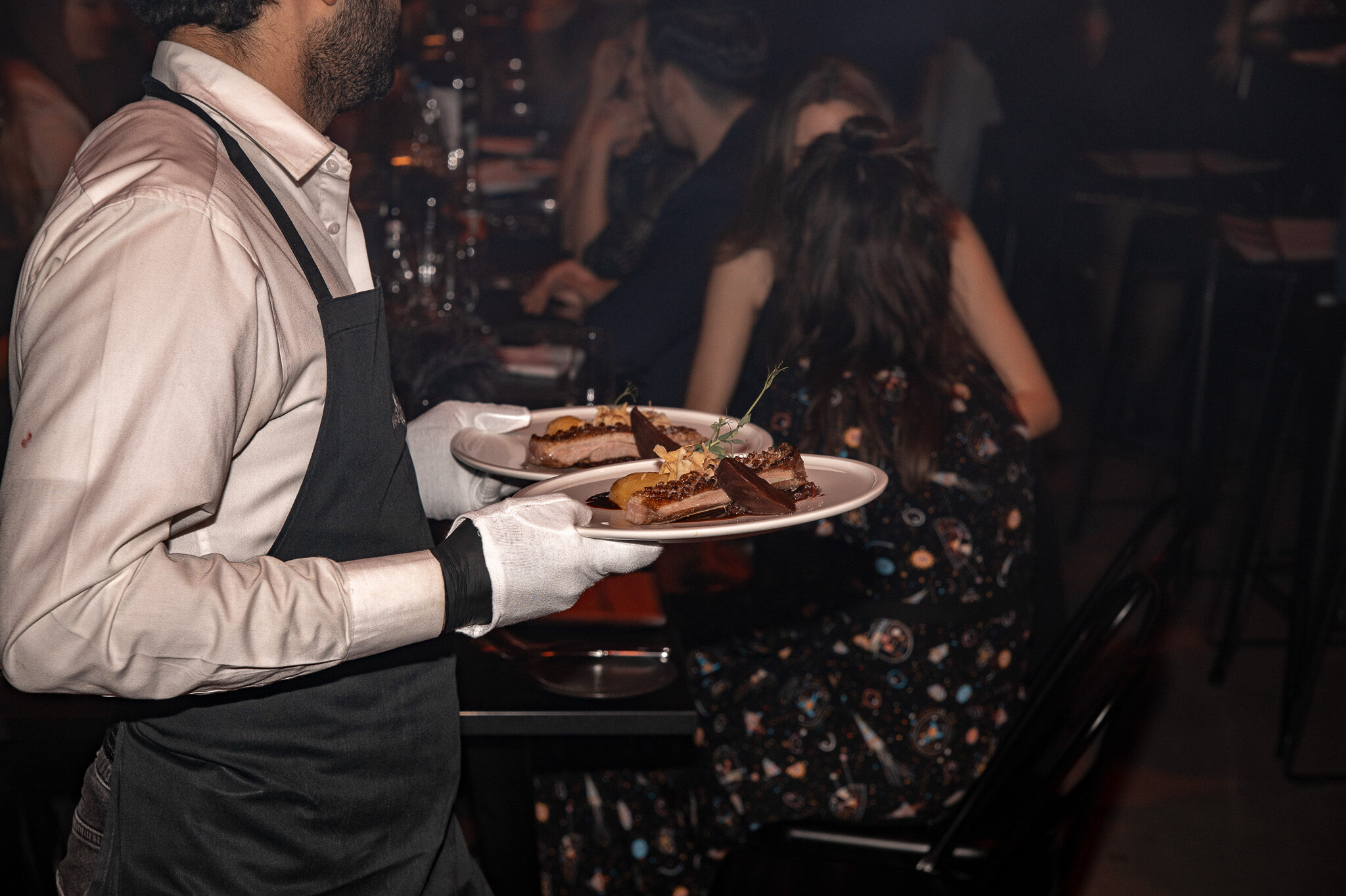 Professionelle Food-Fotografie bei Events: 4kFactory dokumentiert das exklusive Gala-Dinner und den erstklassigen Service bei Avantgarde in München.