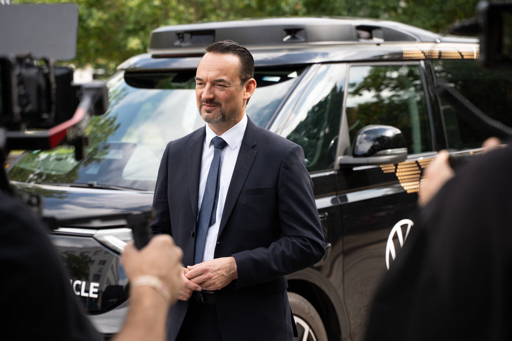 Corporate Storytelling von 4kFactory für ein Automotiv Werbevideo: Kamera-Team dokumentiert Statement der MOIA Geschäftsführung zur Zukunft der urbanen Mobilität.