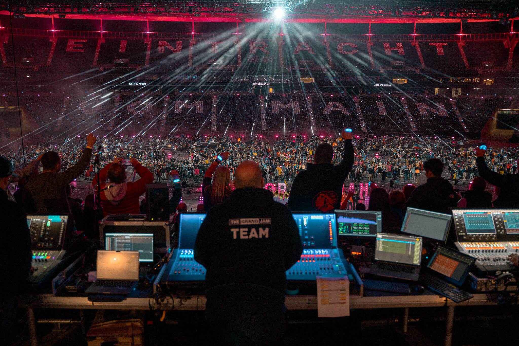 Success Story Produktion für ein Werbevideo der Audio Technica: 4kFactory dokumentiert das Audio-Engineering beim Grand Jam Event im Eintracht Frankfurt Stadion.