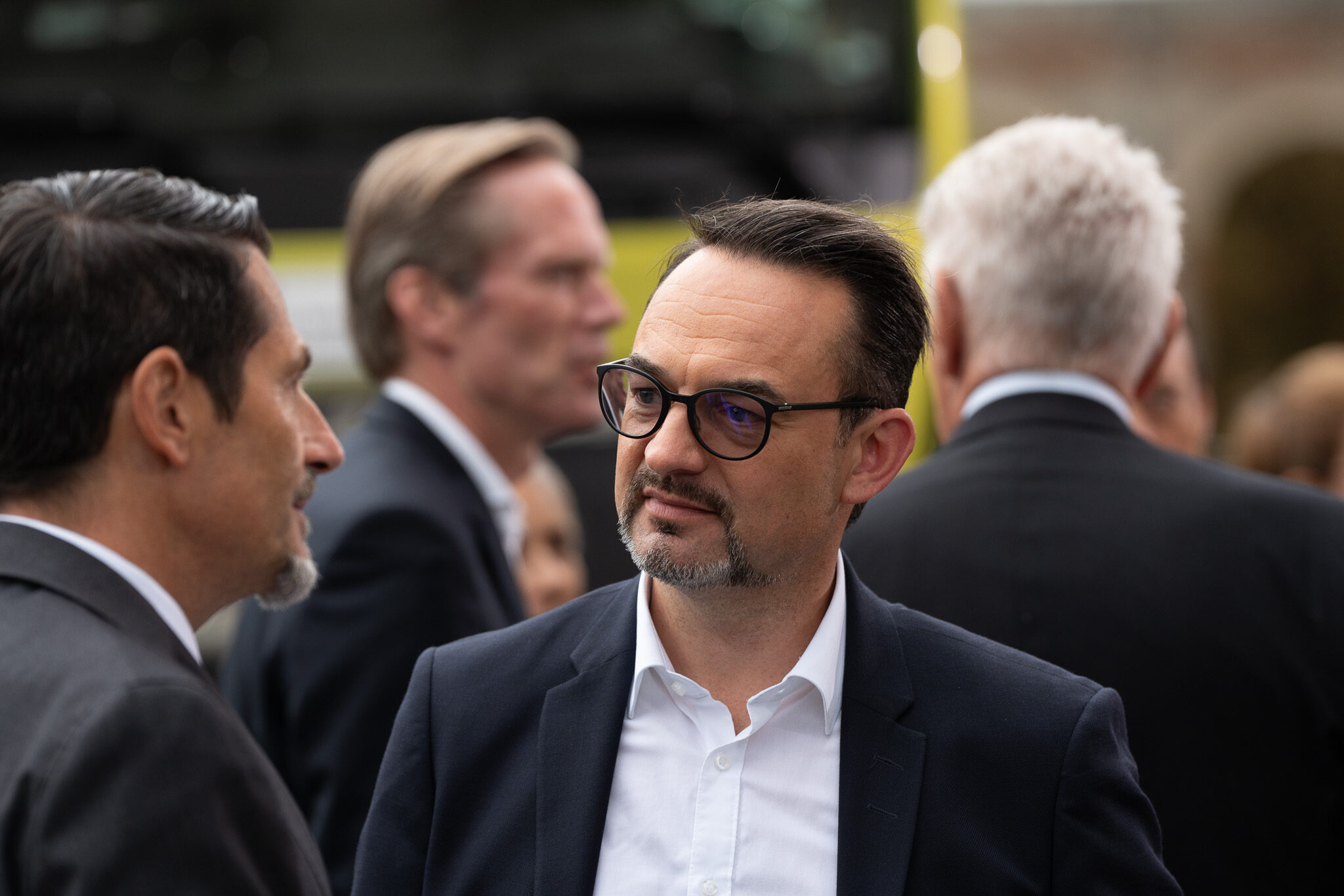 Executive Dokumentation und Automotiv Social Media Content von 4kFactory: Christian Senger (Volkswagen Nutzfahrzeuge) im Gespräch während eines offiziellen Termins zur autonomen Mobilität in der Bayerischen Staatskanzlei in München.